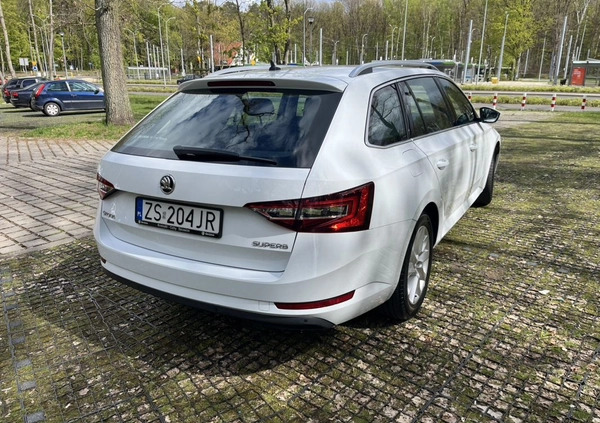 Skoda Superb cena 87900 przebieg: 88200, rok produkcji 2018 z Szczecin małe 29